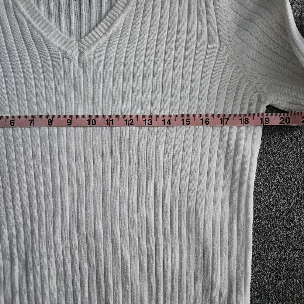 Cotton Cable Knit V-Neck Sweater - Picture 5 of 7